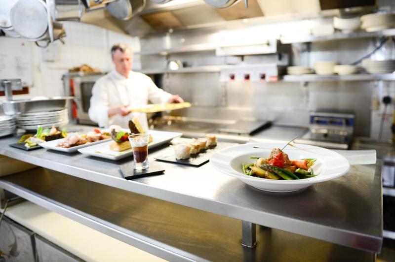 Logis Hotel Restaurant De La Poste Le Mele-sur-Sarthe Ngoại thất bức ảnh
