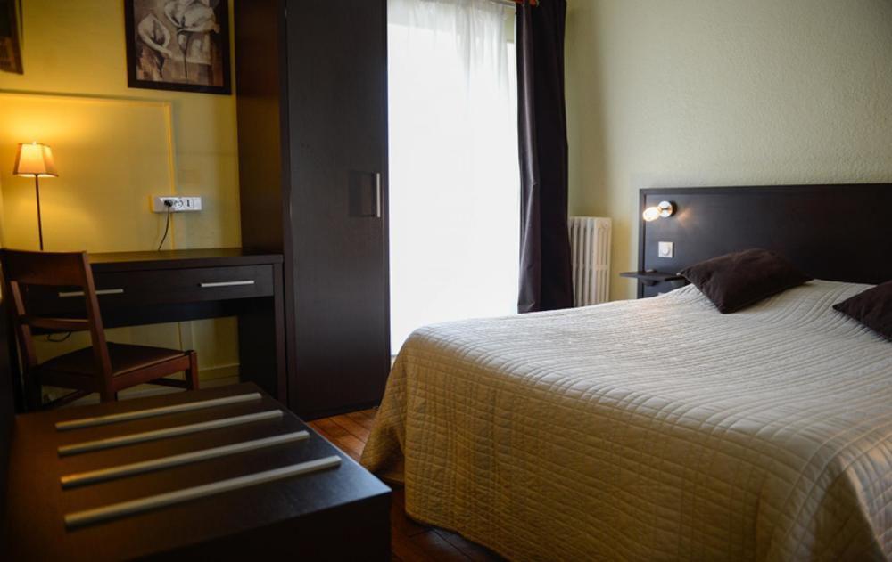 Logis Hotel Restaurant De La Poste Le Mele-sur-Sarthe Ngoại thất bức ảnh