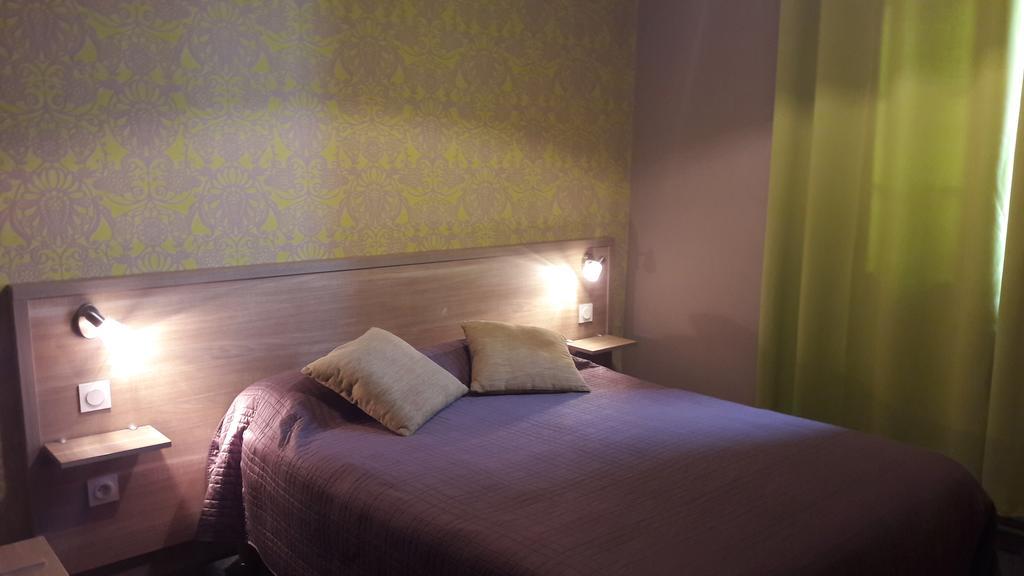 Logis Hotel Restaurant De La Poste Le Mele-sur-Sarthe Ngoại thất bức ảnh