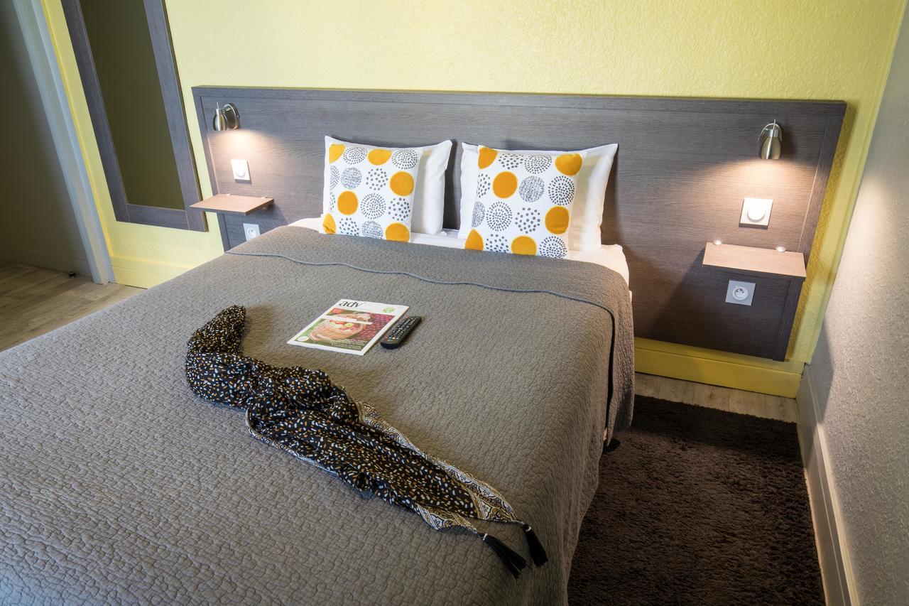 Logis Hotel Restaurant De La Poste Le Mele-sur-Sarthe Ngoại thất bức ảnh