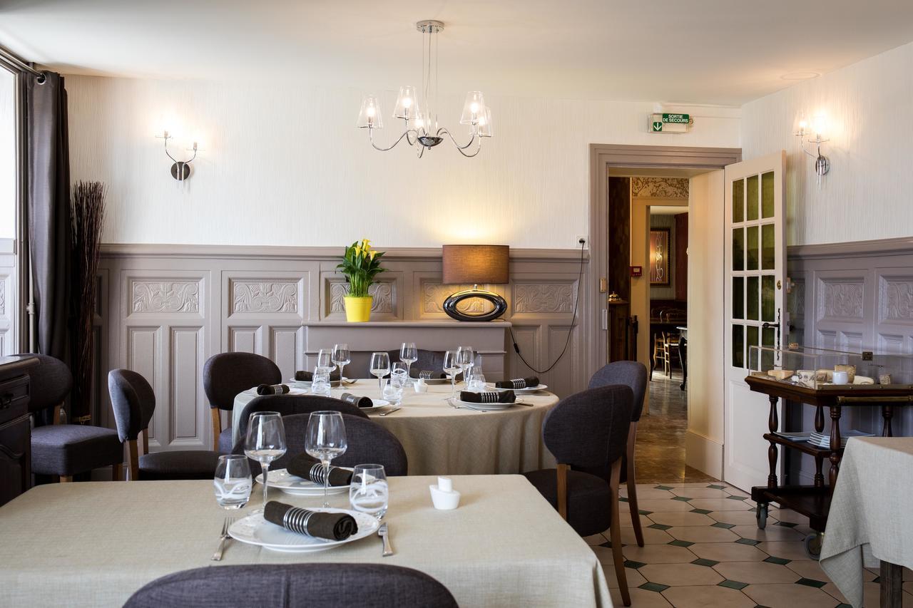 Logis Hotel Restaurant De La Poste Le Mele-sur-Sarthe Ngoại thất bức ảnh