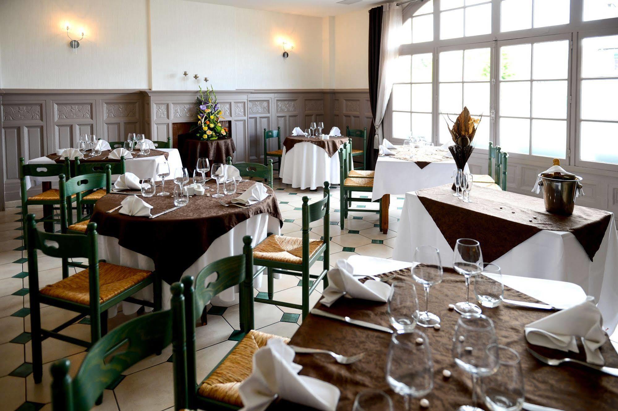 Logis Hotel Restaurant De La Poste Le Mele-sur-Sarthe Ngoại thất bức ảnh