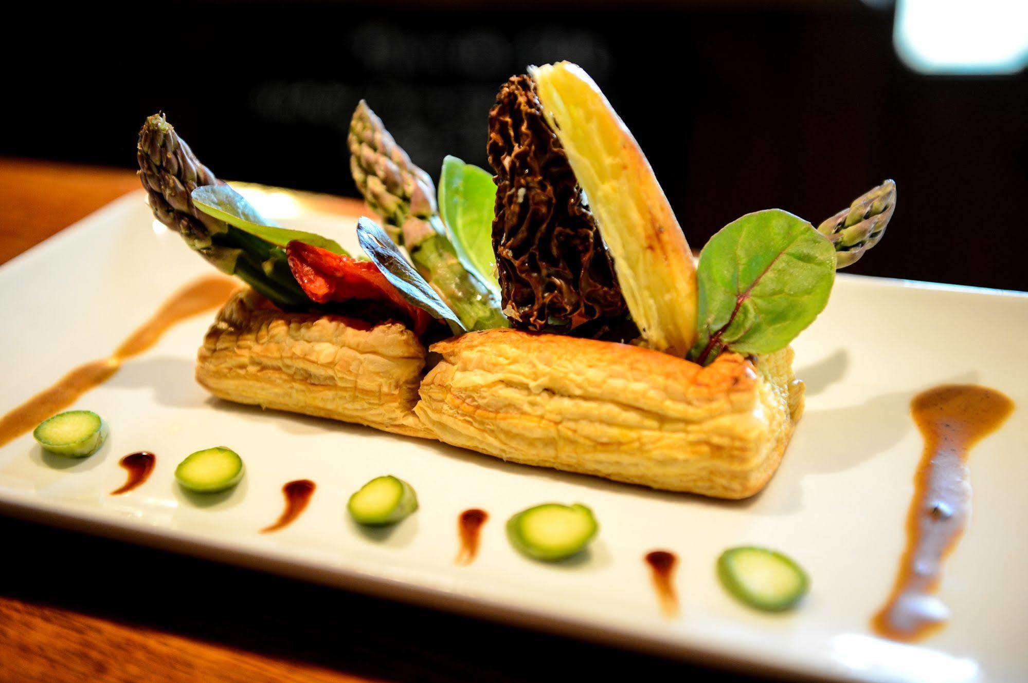 Logis Hotel Restaurant De La Poste Le Mele-sur-Sarthe Ngoại thất bức ảnh