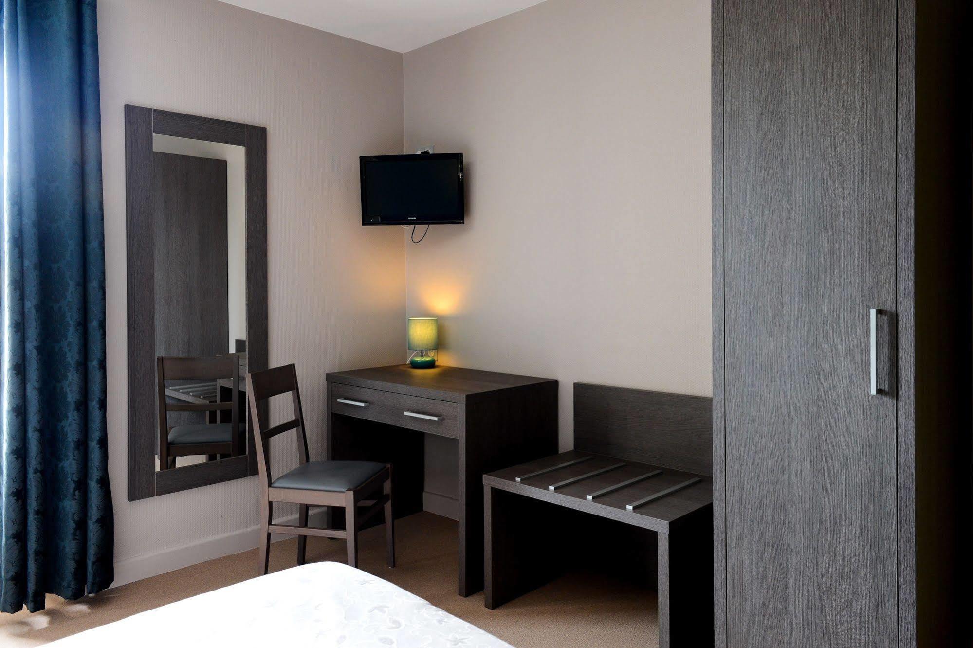 Logis Hotel Restaurant De La Poste Le Mele-sur-Sarthe Ngoại thất bức ảnh