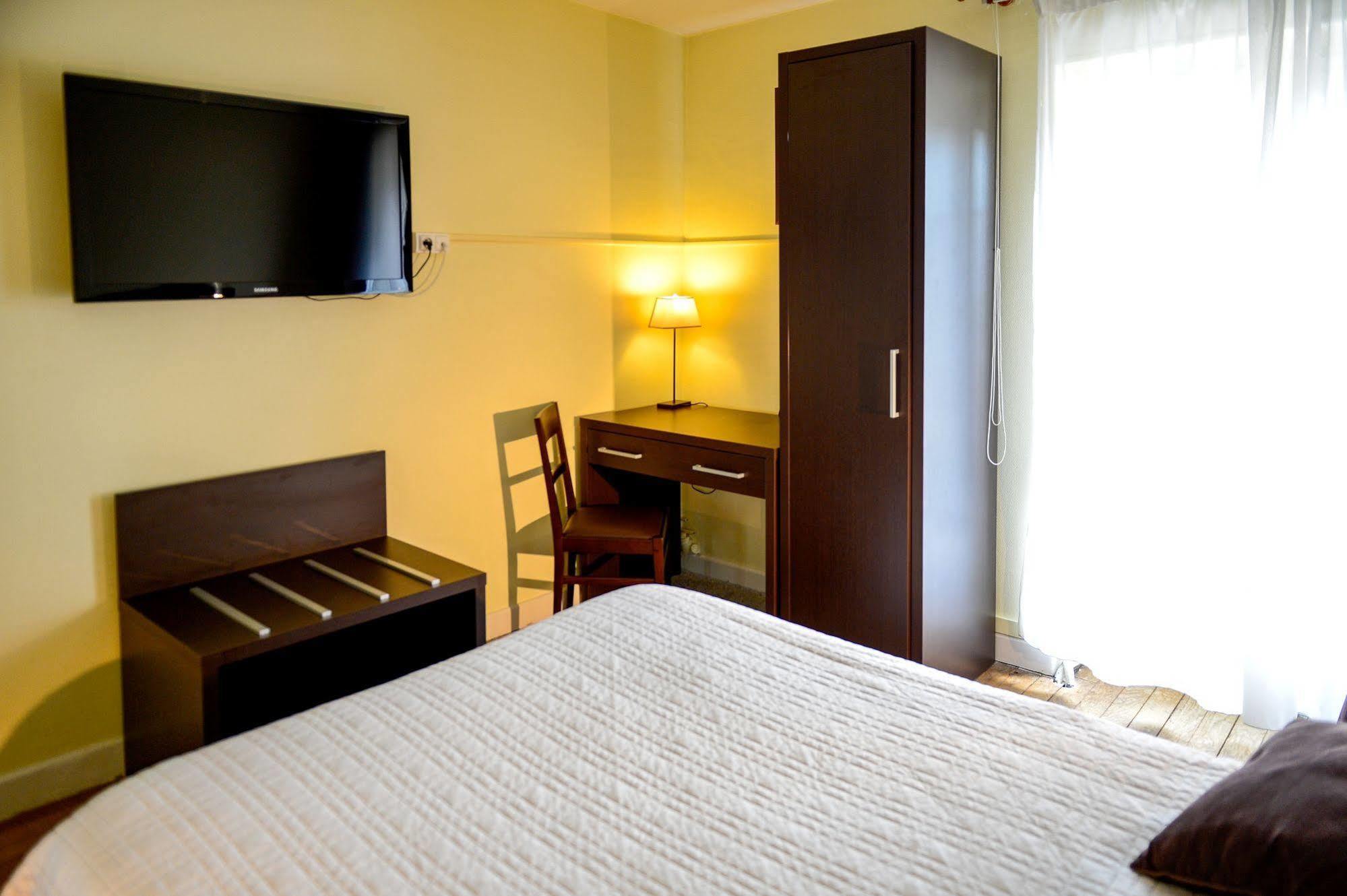 Logis Hotel Restaurant De La Poste Le Mele-sur-Sarthe Ngoại thất bức ảnh