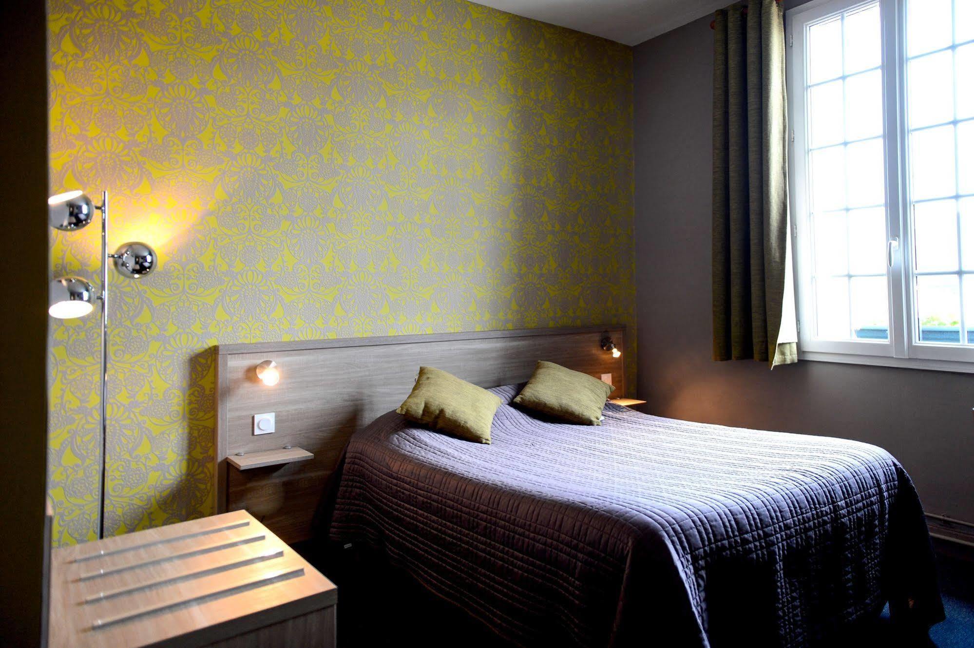 Logis Hotel Restaurant De La Poste Le Mele-sur-Sarthe Ngoại thất bức ảnh