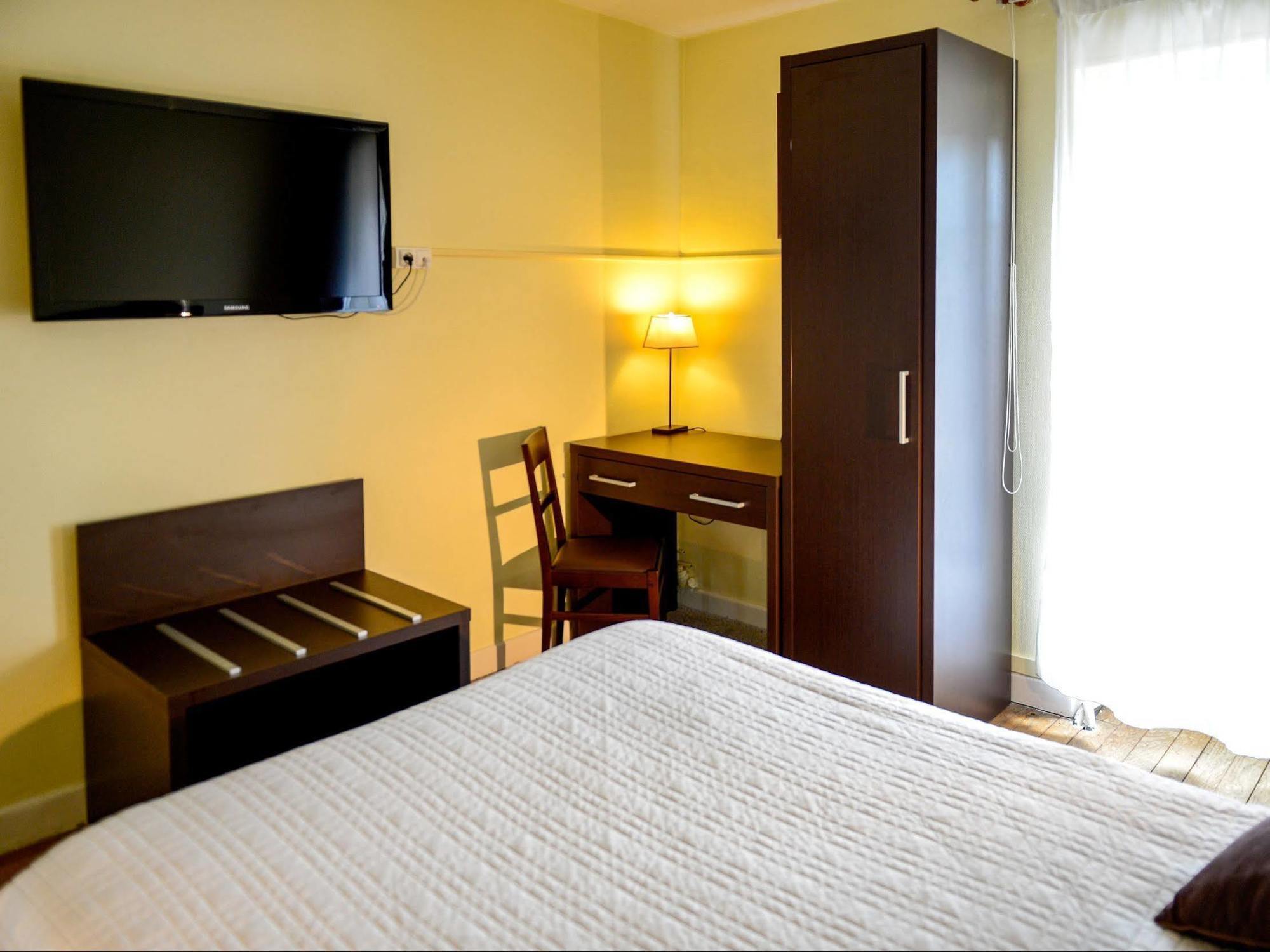 Logis Hotel Restaurant De La Poste Le Mele-sur-Sarthe Ngoại thất bức ảnh