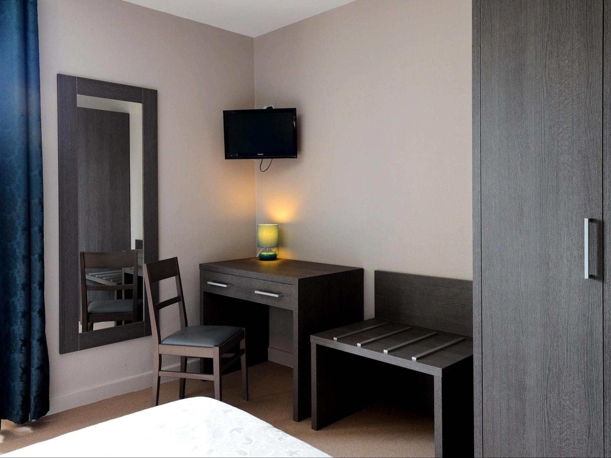 Logis Hotel Restaurant De La Poste Le Mele-sur-Sarthe Ngoại thất bức ảnh