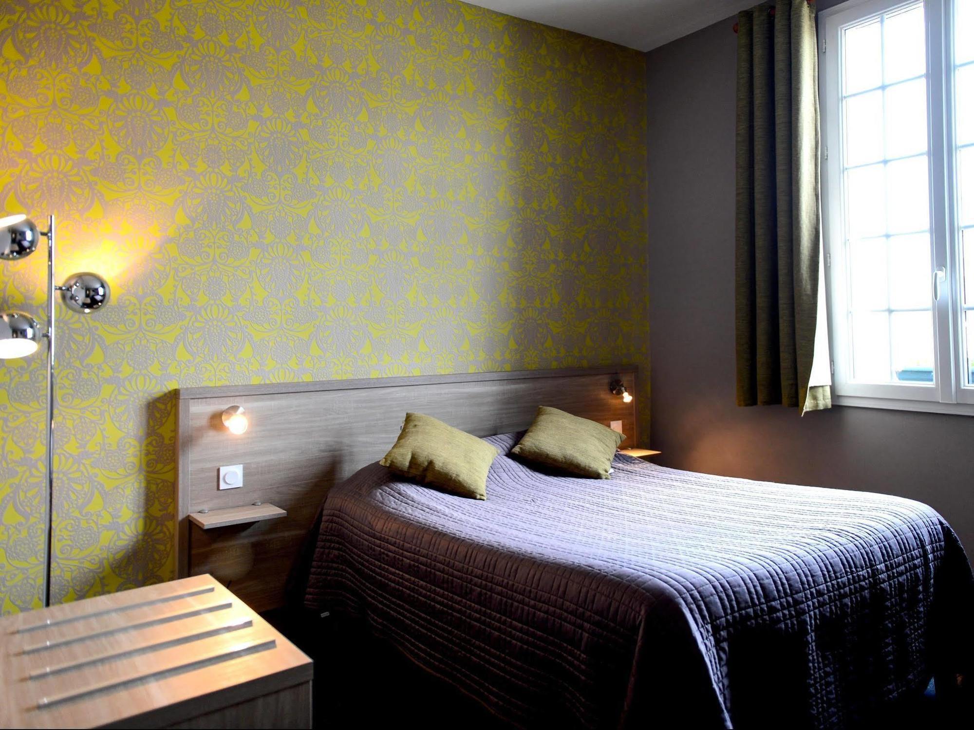 Logis Hotel Restaurant De La Poste Le Mele-sur-Sarthe Ngoại thất bức ảnh