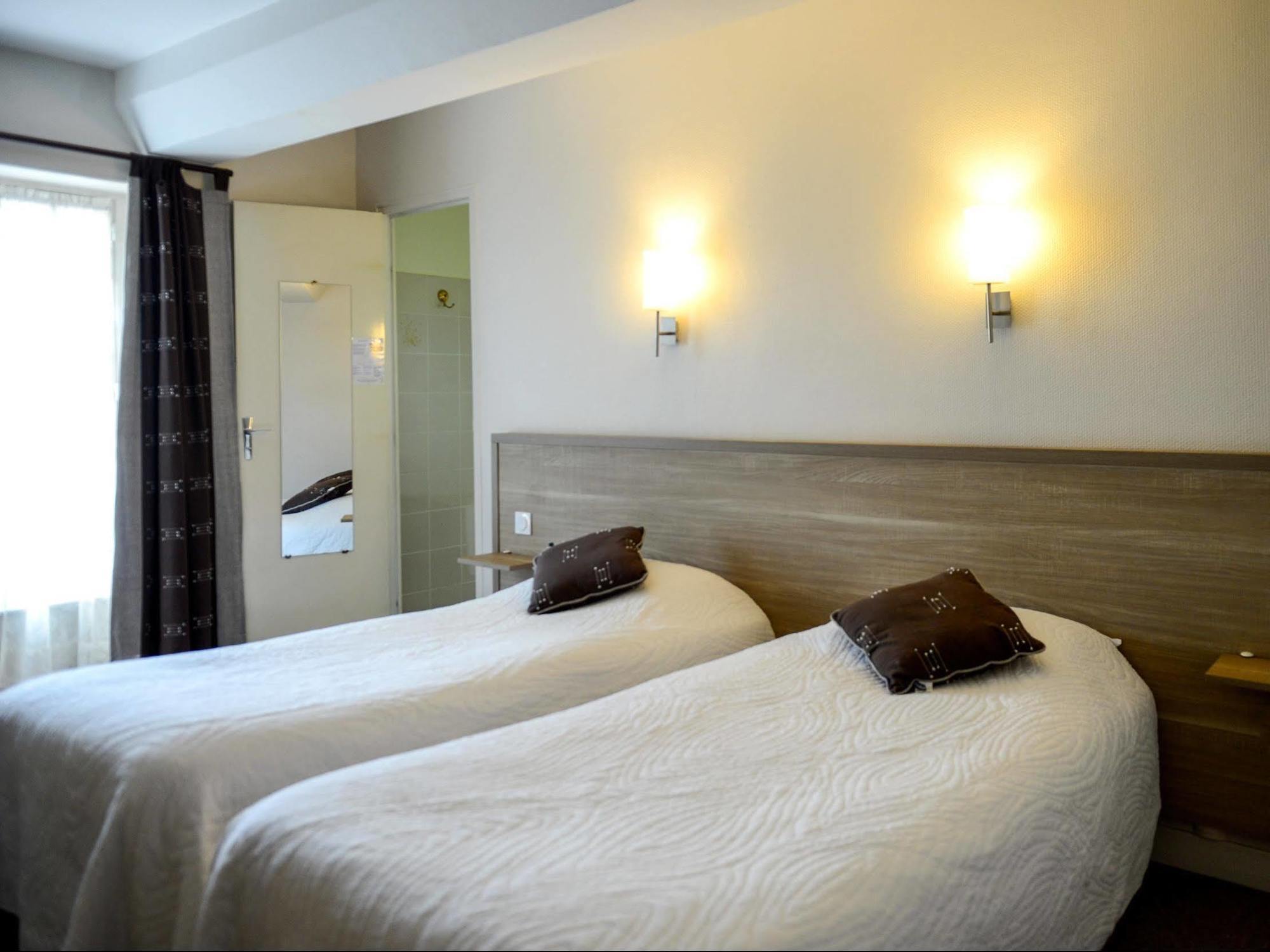 Logis Hotel Restaurant De La Poste Le Mele-sur-Sarthe Ngoại thất bức ảnh