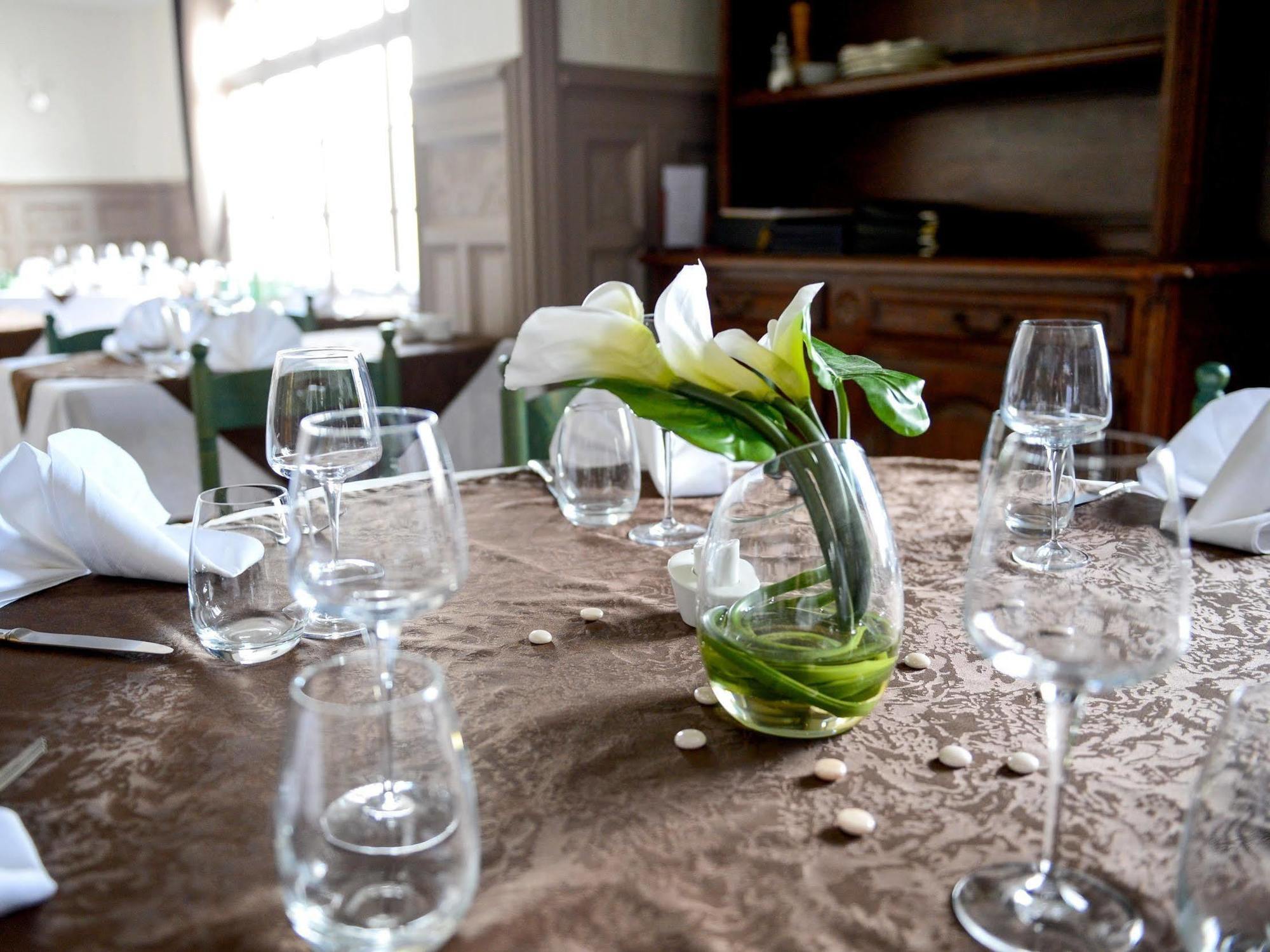 Logis Hotel Restaurant De La Poste Le Mele-sur-Sarthe Ngoại thất bức ảnh
